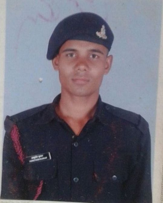 jaunpur son martyred in shrinagar while counter with terririst