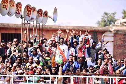 akhilesh yadav comment on pm narendra modi 