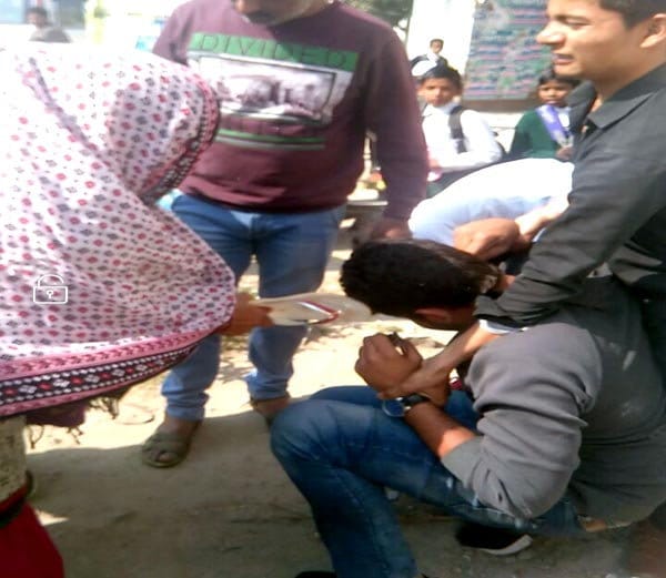 lady beaten three molestator publicaly at rewari of haryana, was teasing girl outside college