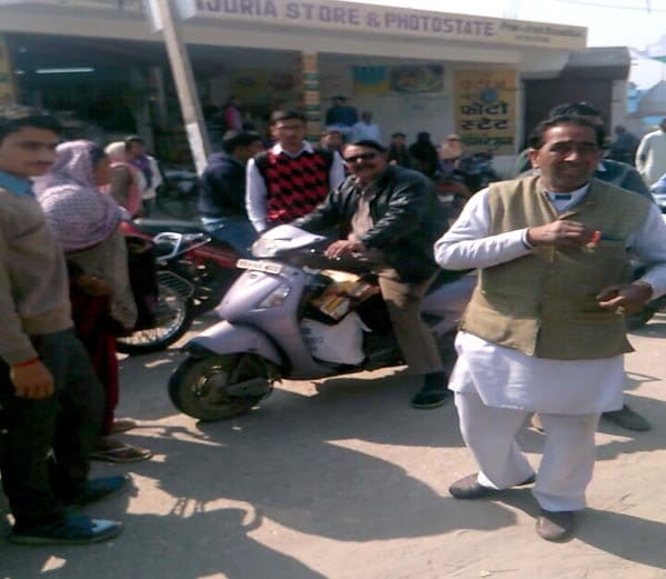 lady beaten three molestator publicaly at rewari of haryana, was teasing girl outside college