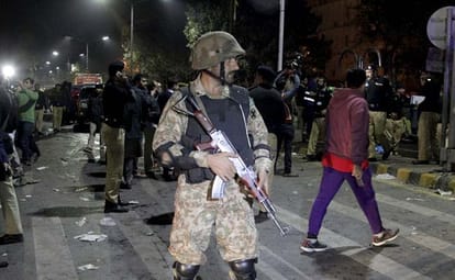 bomb blast in Lahore Mall Road area Pakistan media