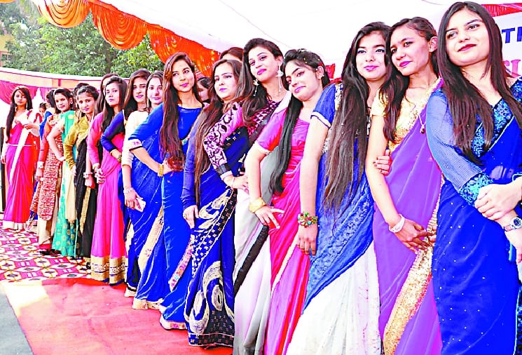 The students bid farewell