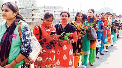 Girl crazy about Tejashwi yadav, gave red rose on valentine