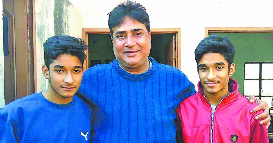twin brothers of jalandhar met on facebook, one was given to a couple by grand parents 16 years ago