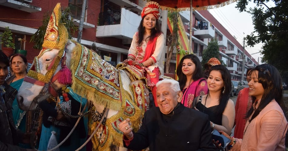 unique marriage of bank officer chinu at chandigarh, bride ghudchadi did by parents