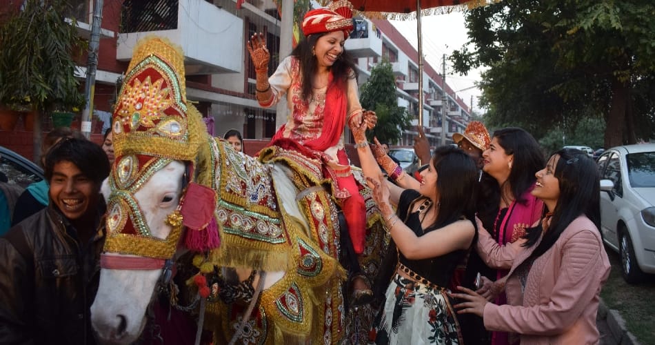 unique marriage of bank officer chinu at chandigarh, bride ghudchadi did by parents