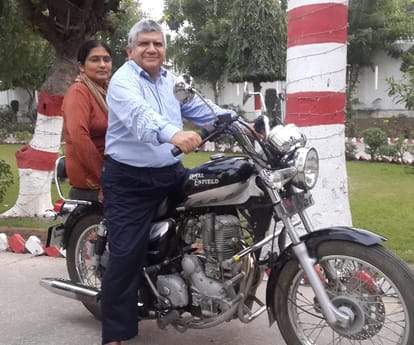 valentine special couple of different decades.