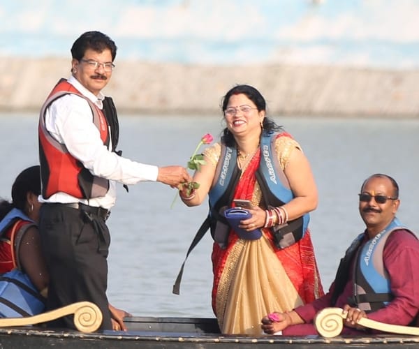  valentine day celebration in Lucknow.