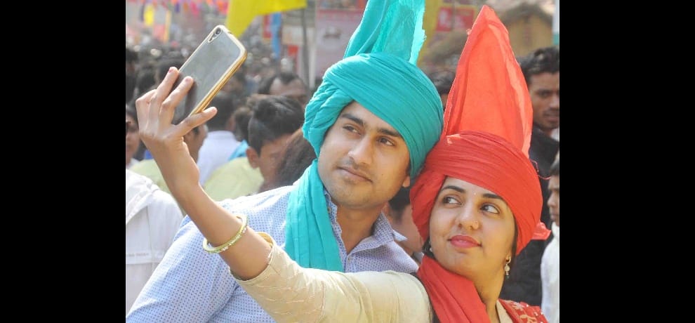 Valentine's Day: Love the show painted Surajkund Mela