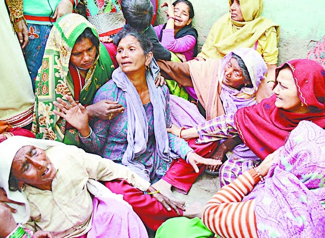 Tractor-trolley crushed by the death of the young man, Hungama
