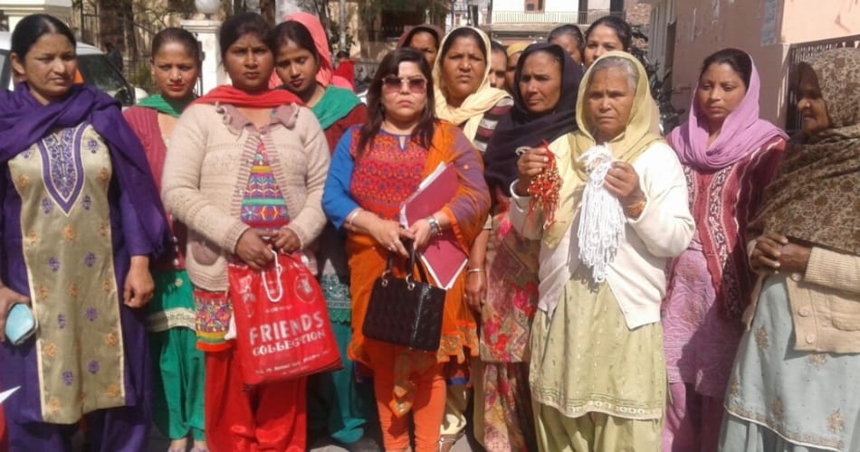fraud on the name of pm scheme, protest outside sdm office