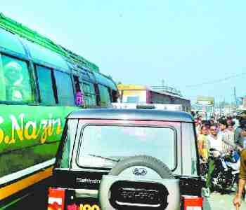 Villagers put the jam, protest