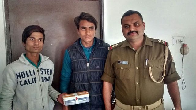 Expensive mobile robbers arrested two students