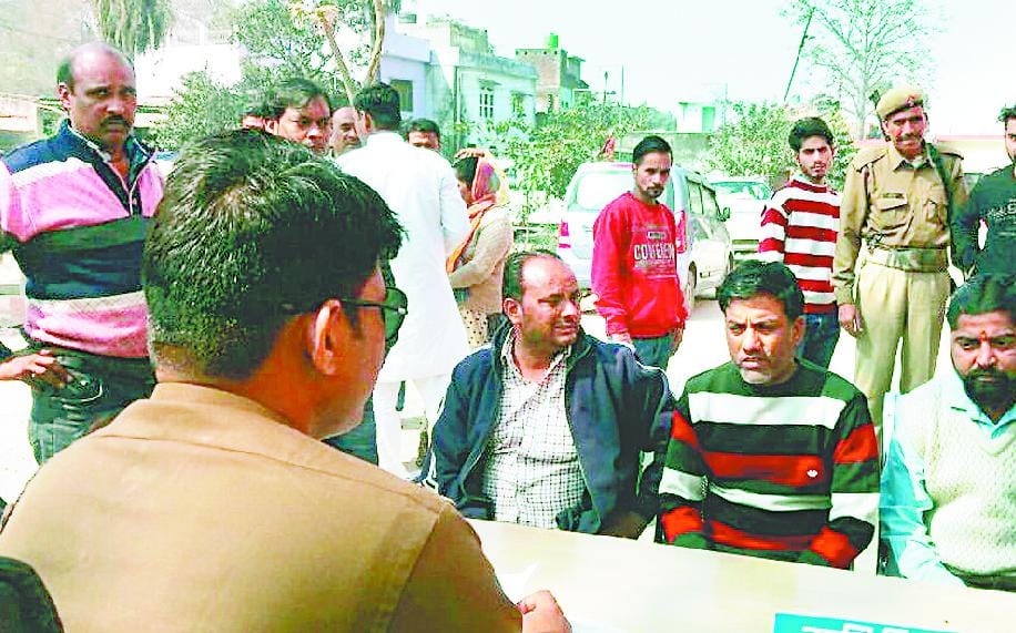 43/5000 jvailars samet chaar ko kidanaip kar laakhon kee loot Jeweller robbed kidnap