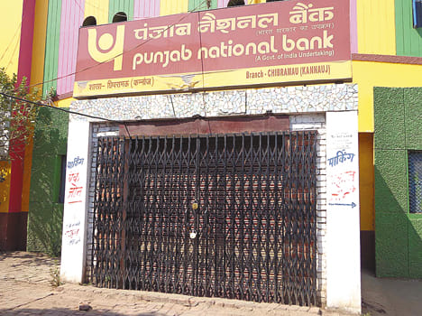Selection of personnel duties, banks lock
