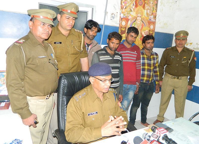 Robbers loot coming in Mathura truck were arrested in Hyderabad