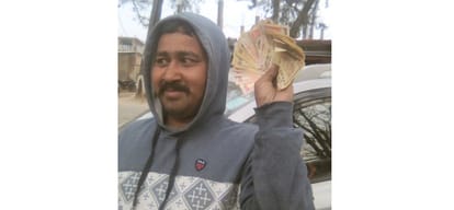 1000 and 500 rupees old notes found in dustbin
