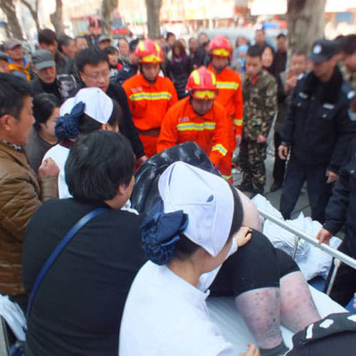 Twenty Men Took To Lift A Fat Man From Street