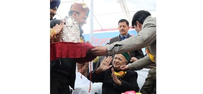 Govt job for outsource employees in himachal: virbhadra singh