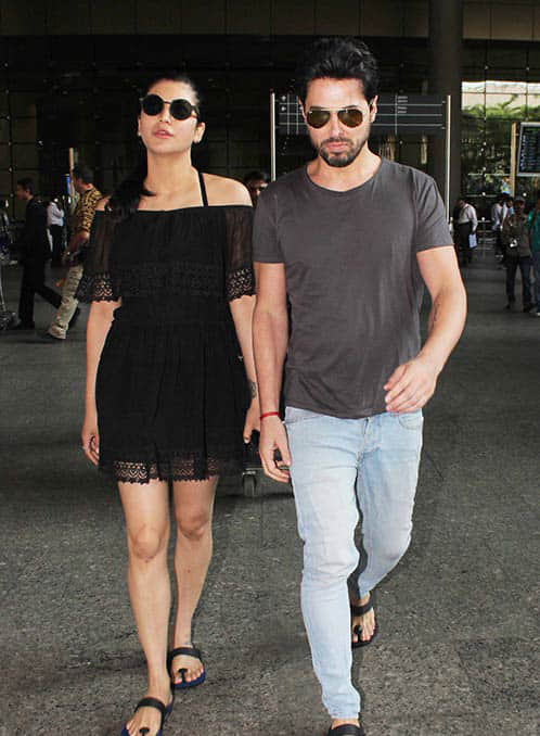 Shruti Haasan spotted with her mystery man, Pics go viral
