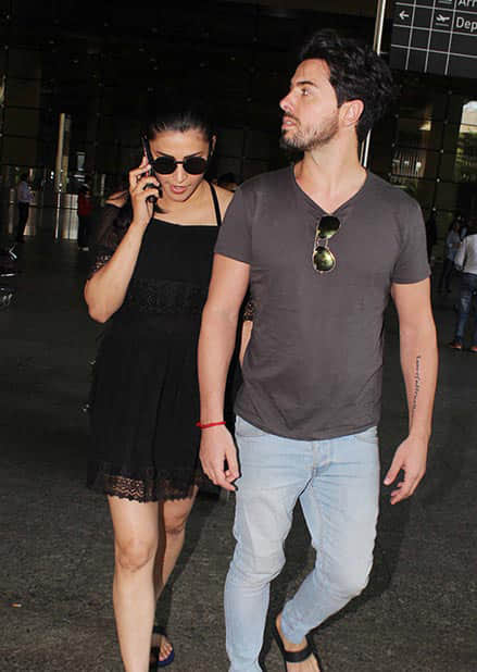 Shruti Haasan spotted with her mystery man, Pics go viral