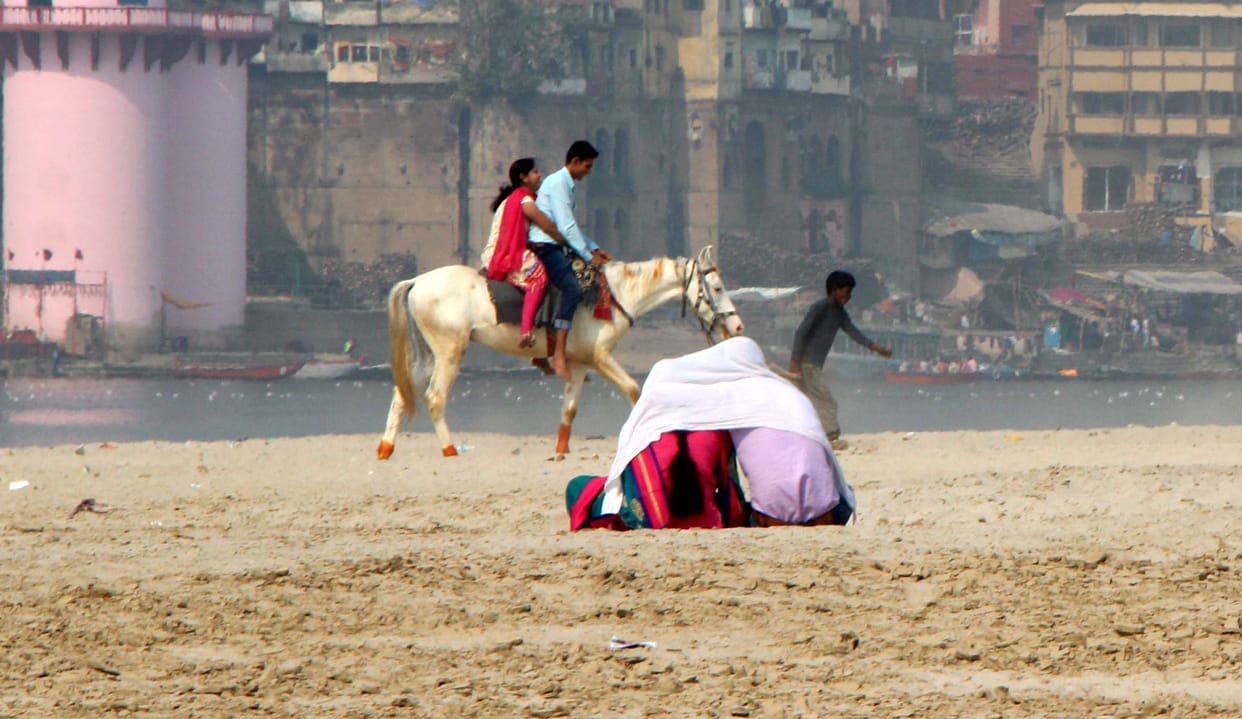 Valentine's Day Gang of girls out on Varanasi, read what happen next