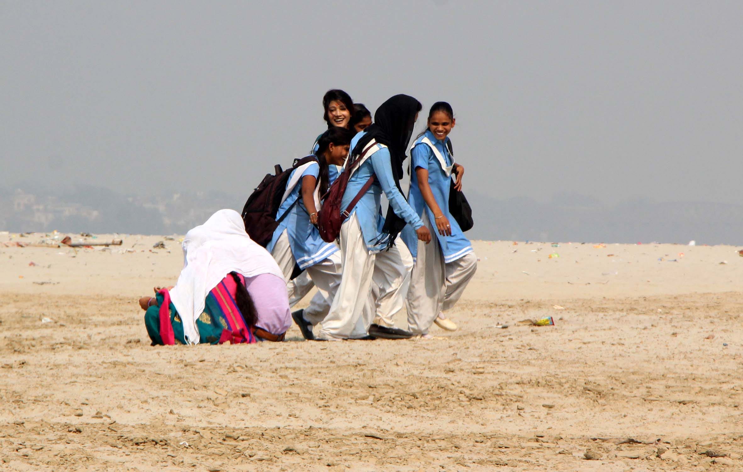 Valentine's Day Gang of girls out on Varanasi, read what happen next