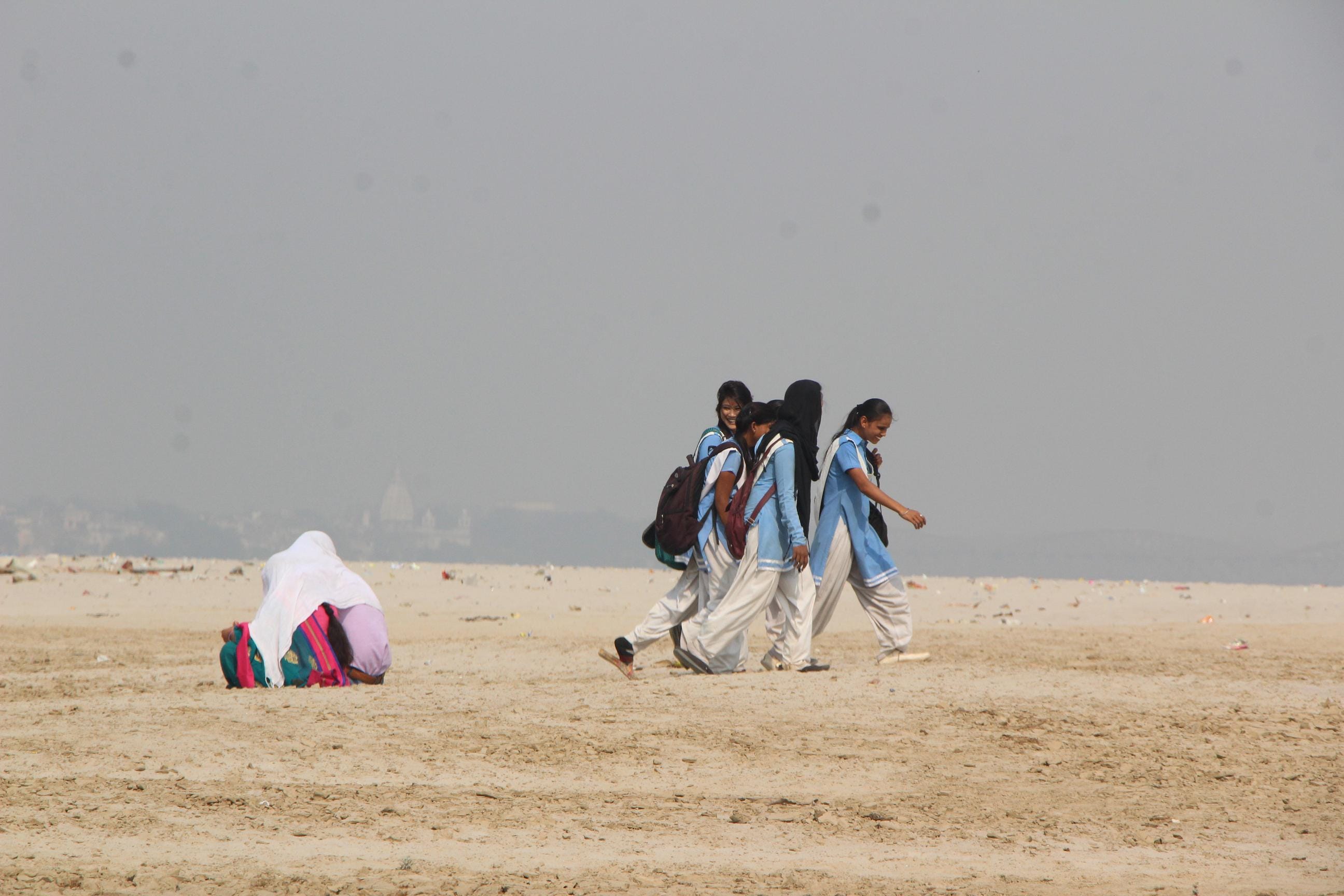 Valentine's Day Gang of girls out on Varanasi, read what happen next