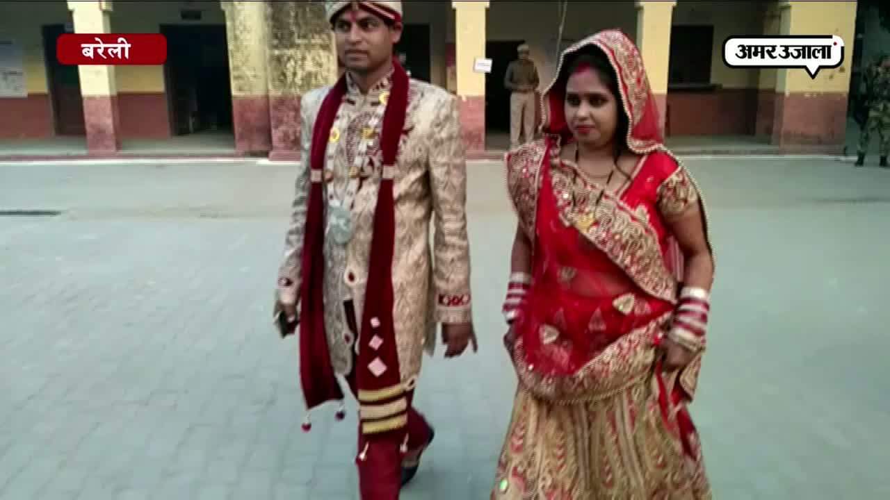 विदाई से पहले दूल्हे संग वोट देने पहुंची दुल्हन