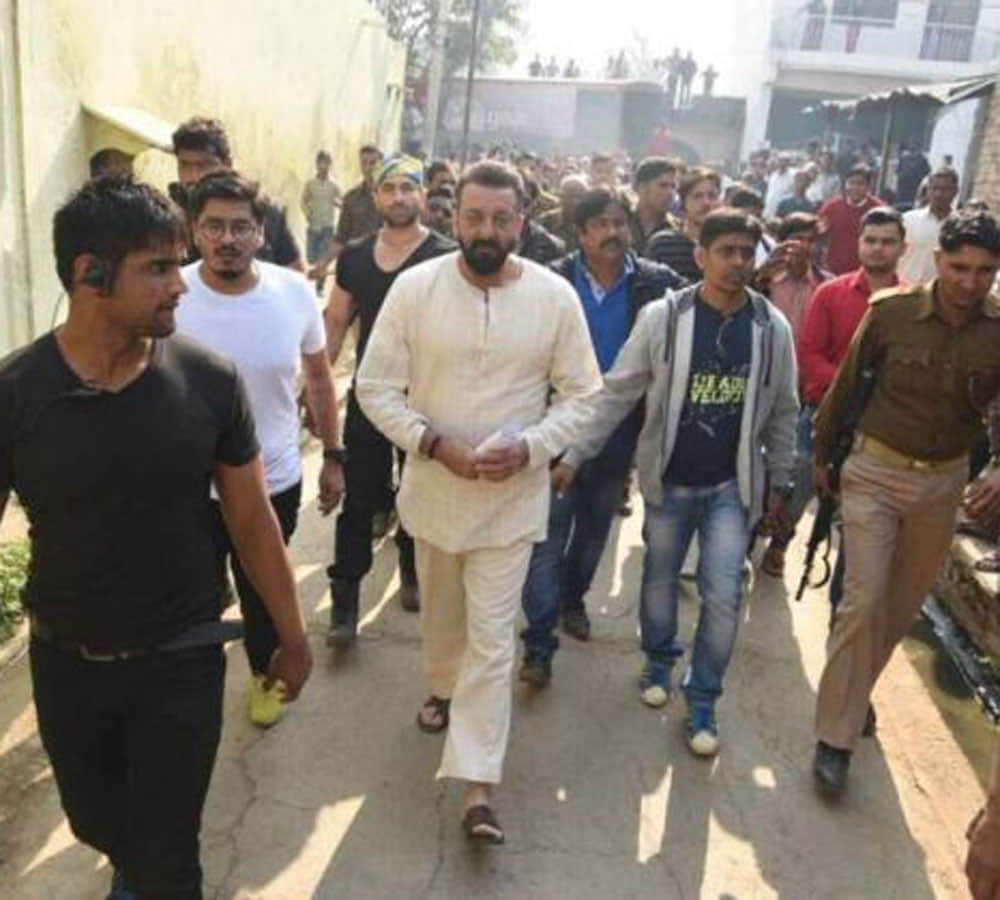 sanjay dutt crying at movie set