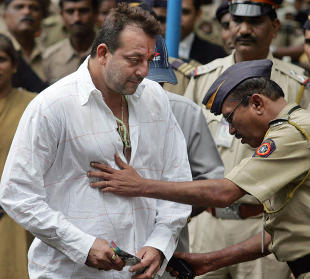 sanjay dutt crying at movie set