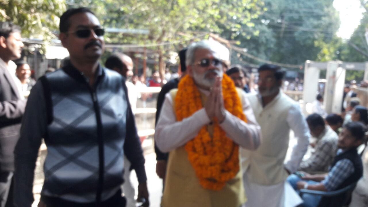 pm modi face duplicate abhinandan pathak fill nomination for election