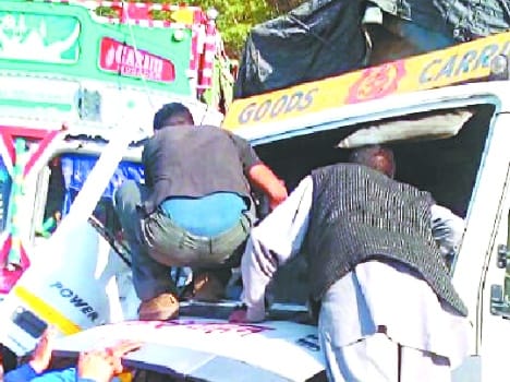 truck accident in kallar, three injured.
