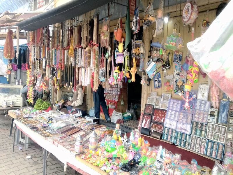 Bait seen in the hands of Kolkata and Nagina