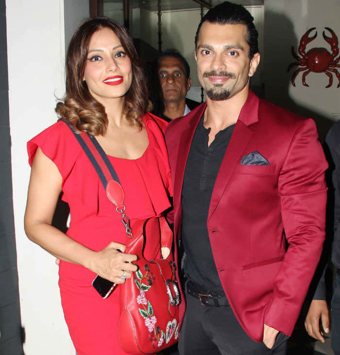 Bipasha Basu pregnant, pics revealed the truth