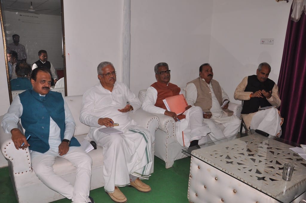 Om Mathur take meeting of party member