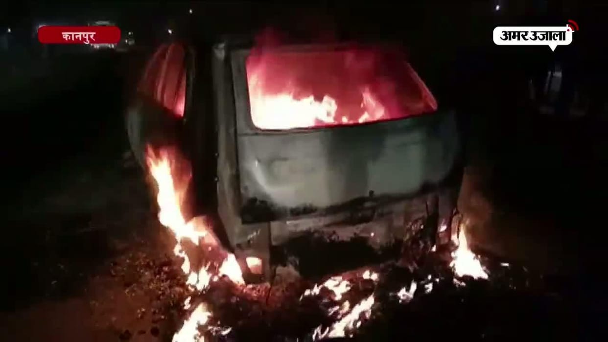  Fire in two vehicles parked outside the garage in Bhilwara