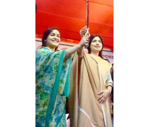dimple yadav in aparna yadav campaign