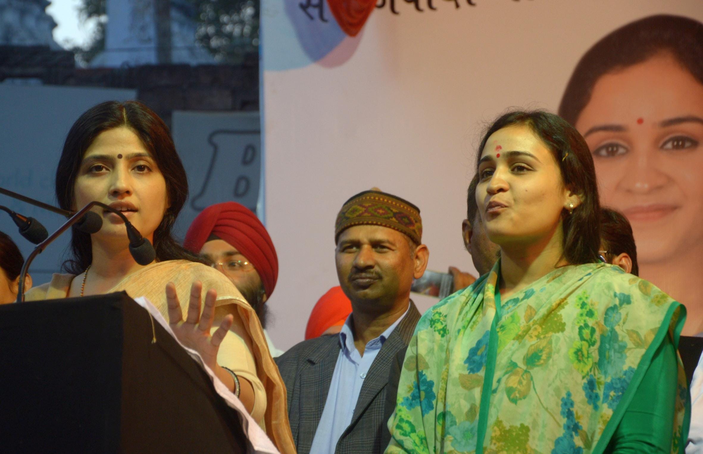 dimple yadav in aparna yadav campaign