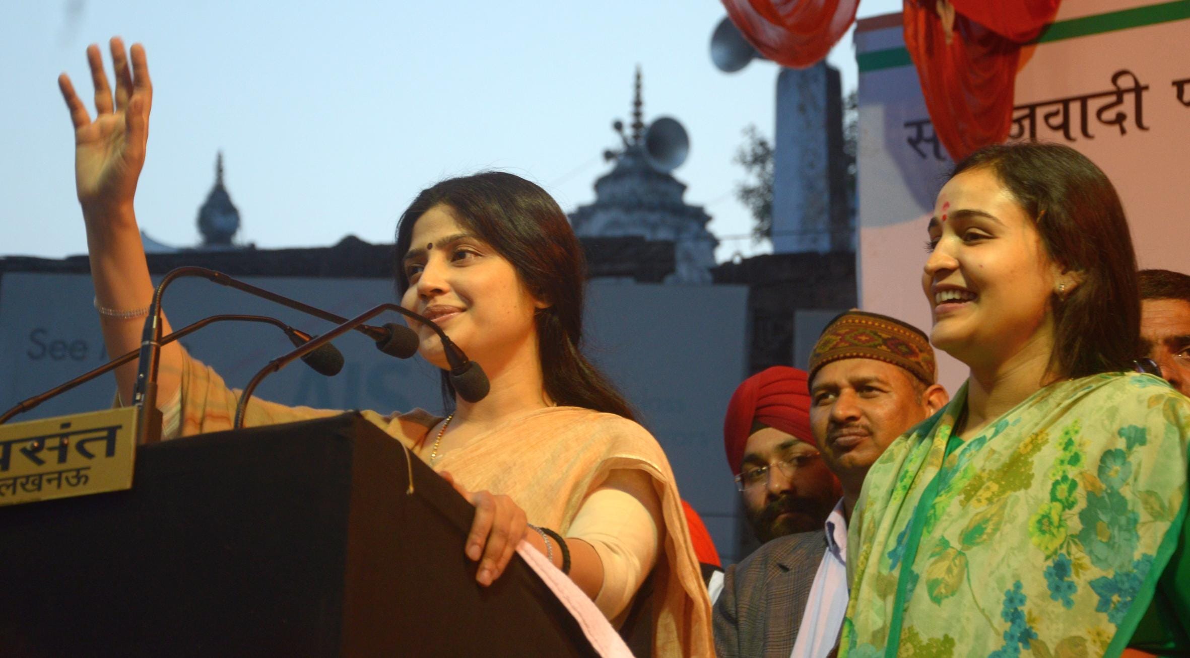 dimple yadav in aparna yadav campaign