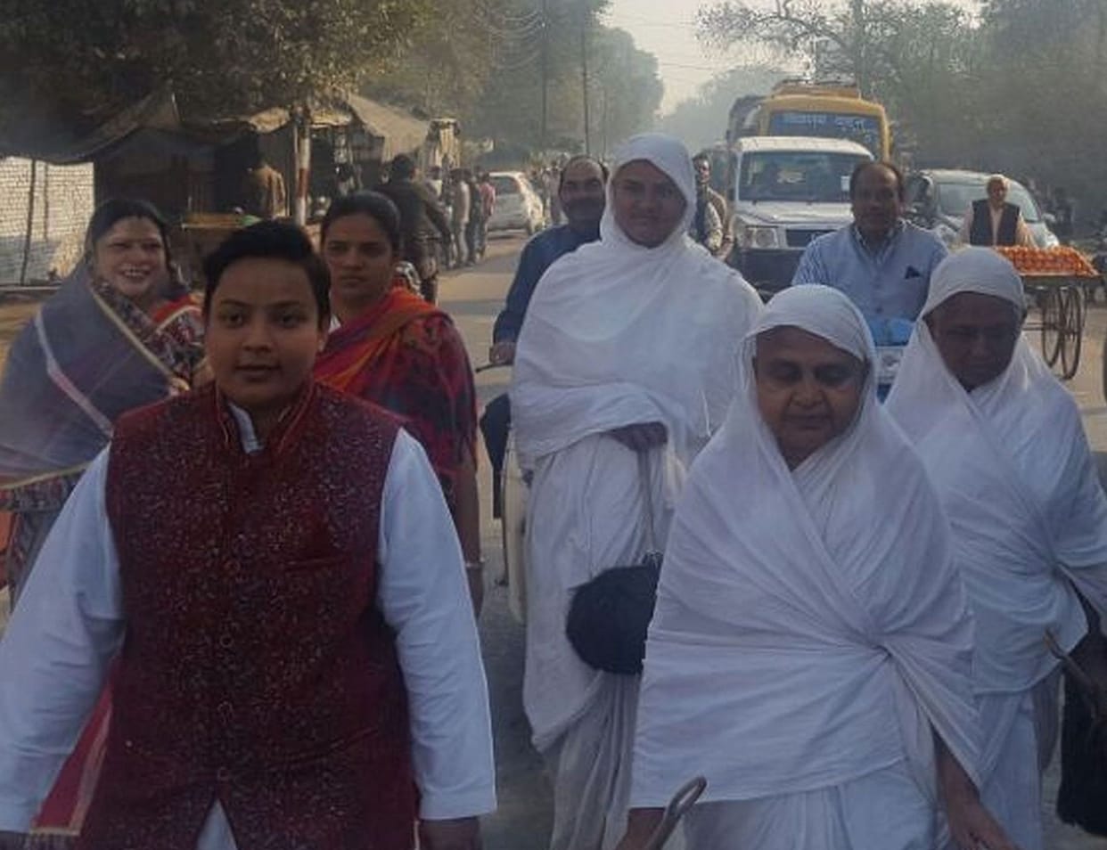 Jain nun disciples descended to the reception-Sravikaan