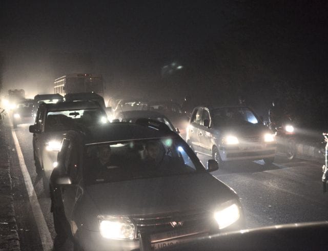 NH-24, two hours of car-truck perishable jam