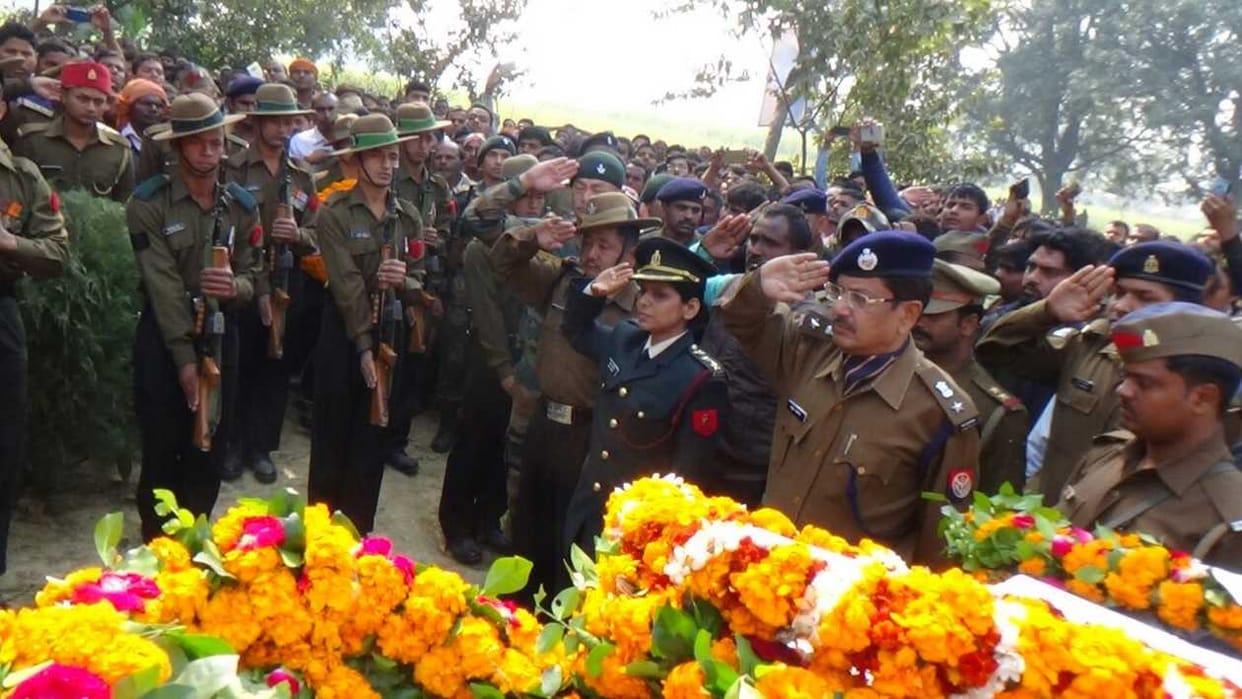 jaunpur martyr's body cremated with state honors ss