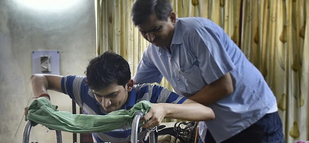 two doctors degree suspended after faulty treartment in delhi