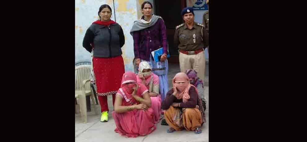 sex racket busted in palwal four women and 11 men arrested