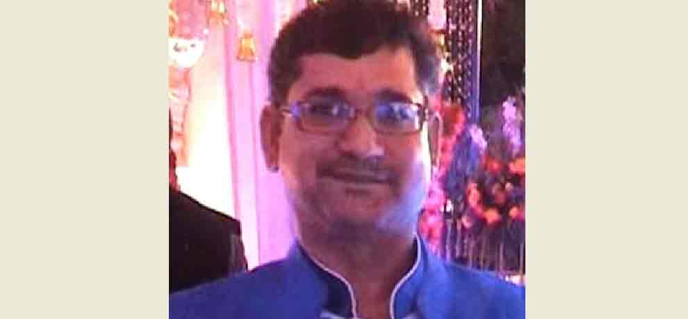 businessman committed suicide at metro station in delhi