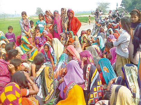 Tractor overturned in the lower Ganges, the young man's death