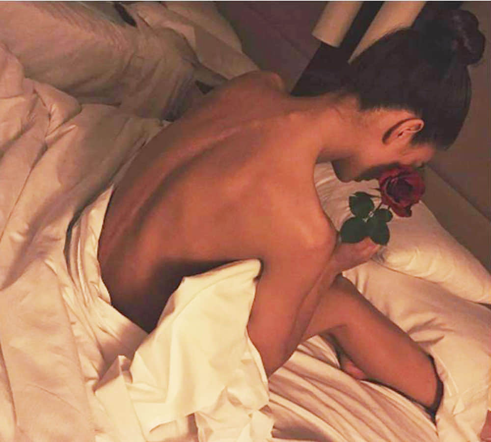amy jackson recently share nude selfie