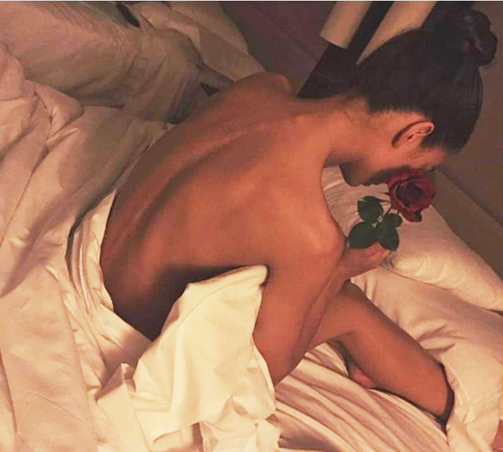 amy jackson recently share nude selfie