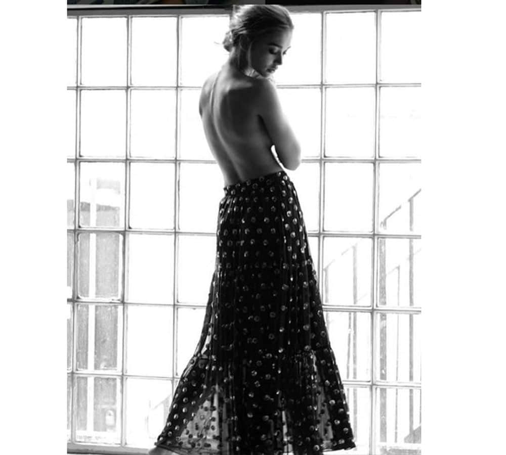 amy jackson recently share nude selfie